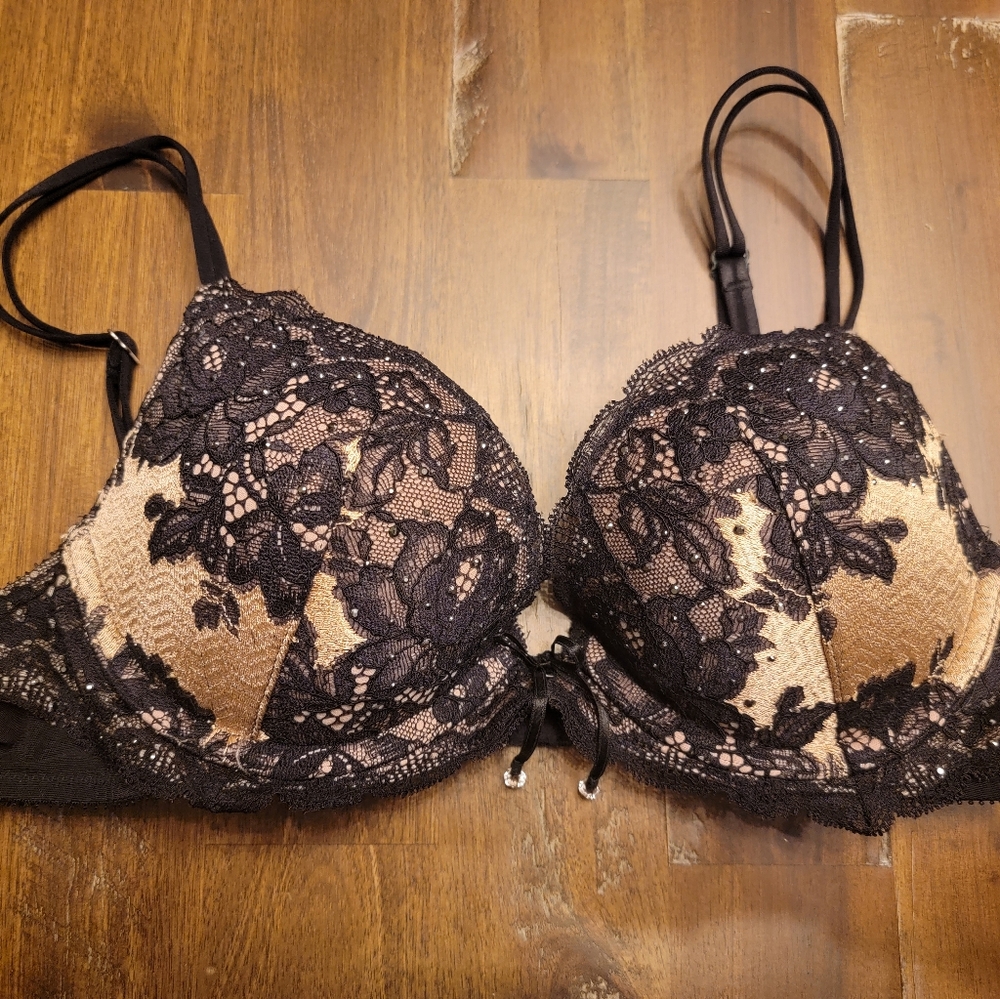 Like New! Fancy Victoria's Secret Very Sexy Push-up 34B